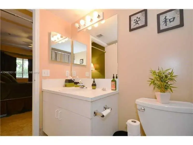 410 S Park Rd # 302, Hollywood FL 33021