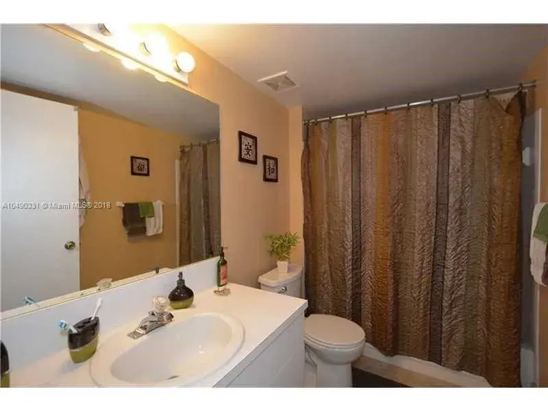410 S Park Rd # 302, Hollywood FL 33021