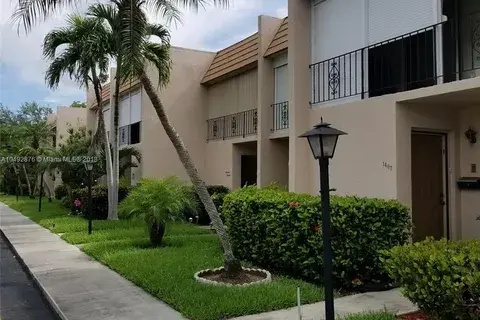 1413 N 15th Ave # 8, Hollywood FL 33020