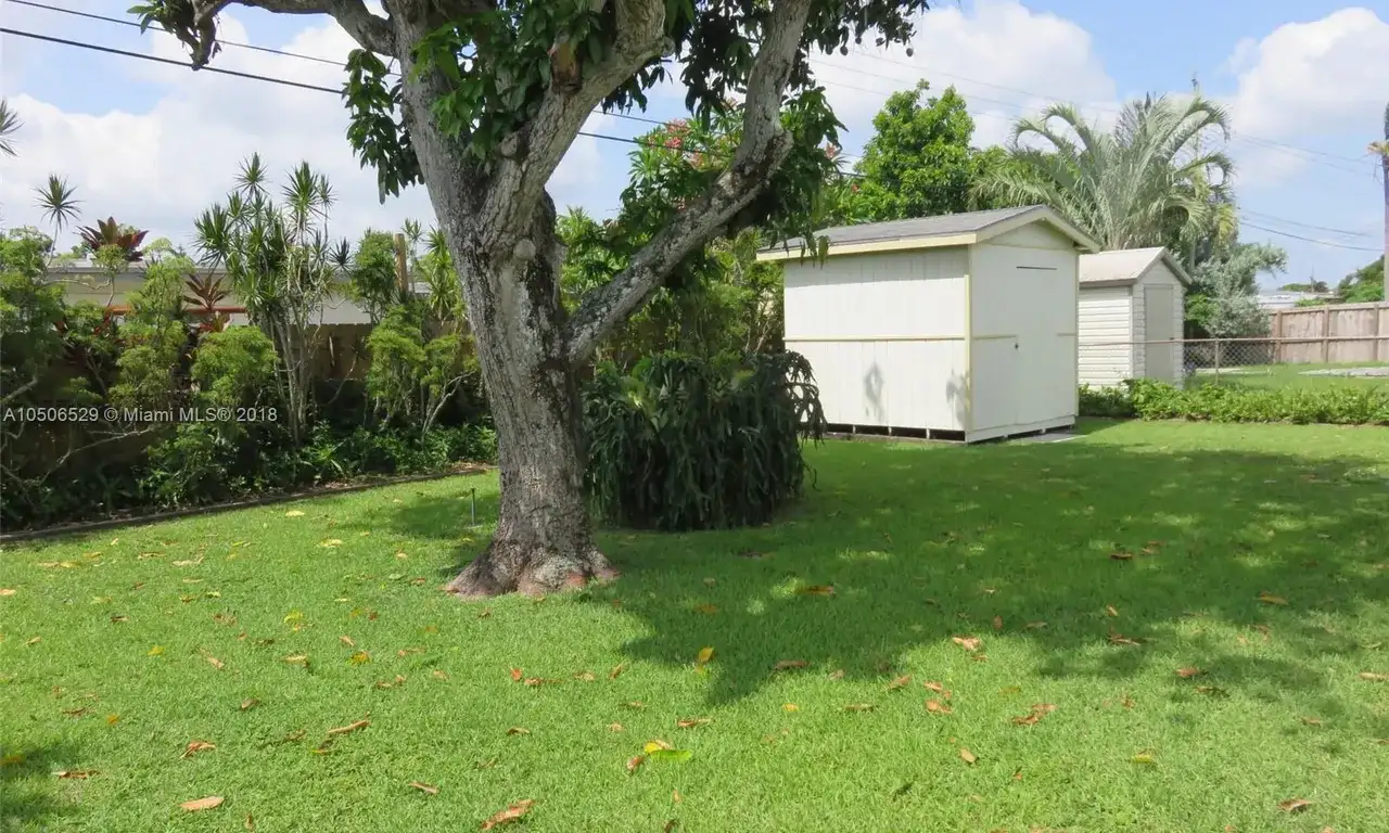 7790 NW 15th St, Pembroke Pines FL 33024 photo 2