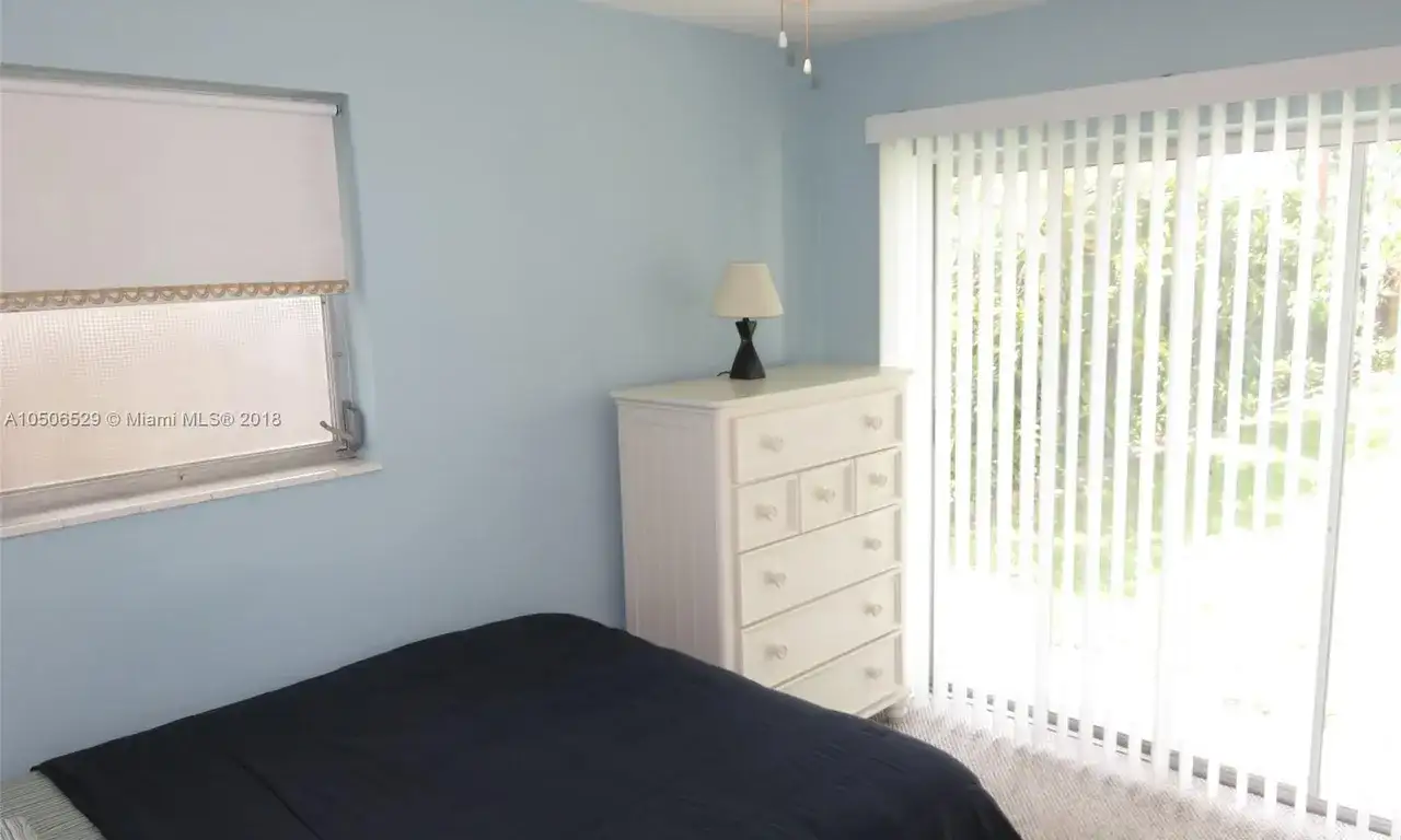 7790 NW 15th St, Pembroke Pines FL 33024 photo 3