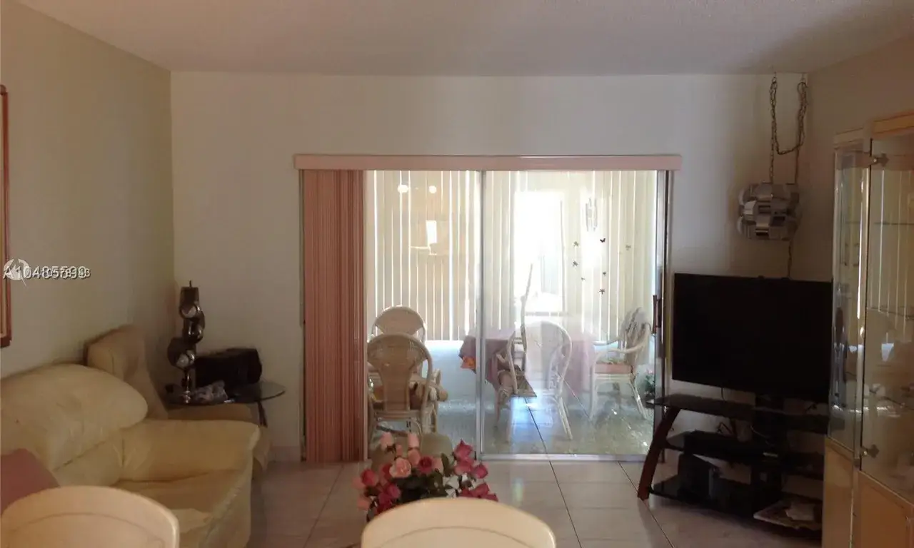 5181 W Oakland Park Blvd # 214, Lauderdale Lakes FL 33313
