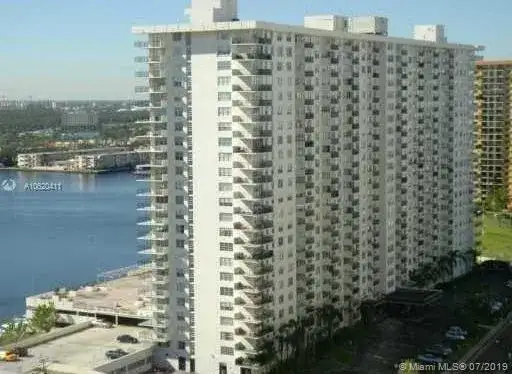 250 174th St # 302, Sunny Isles Beach FL 33160 photo 4