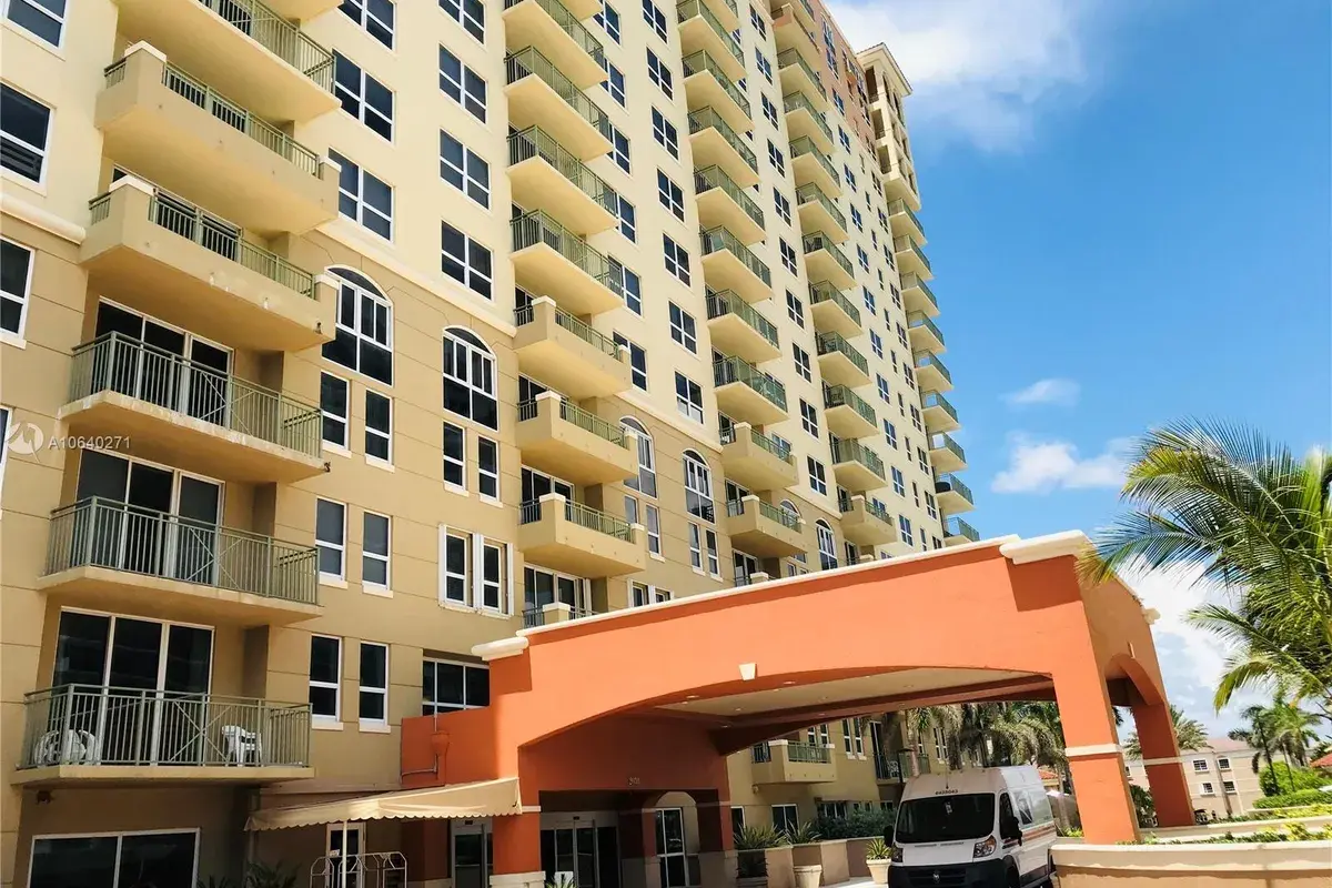 2080 S Ocean Dr # 905, Hallandale Beach FL 33009