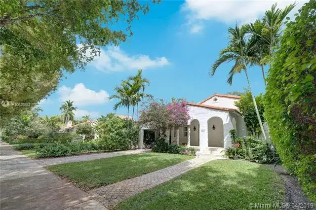 521 San Lorenzo Ave, Coral Gables FL 33146 photo 2