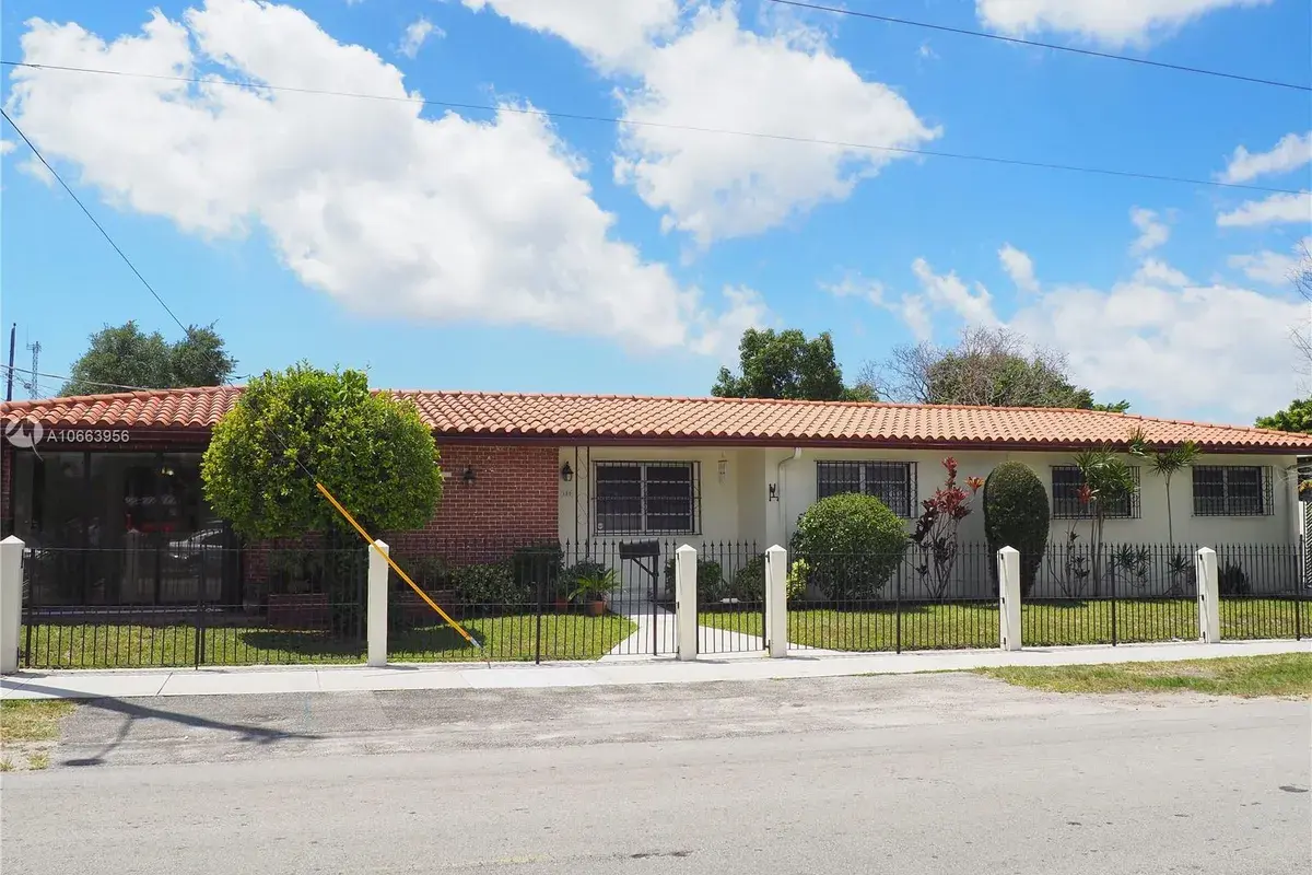 180 NW 59th Ct, Miami FL 33126
