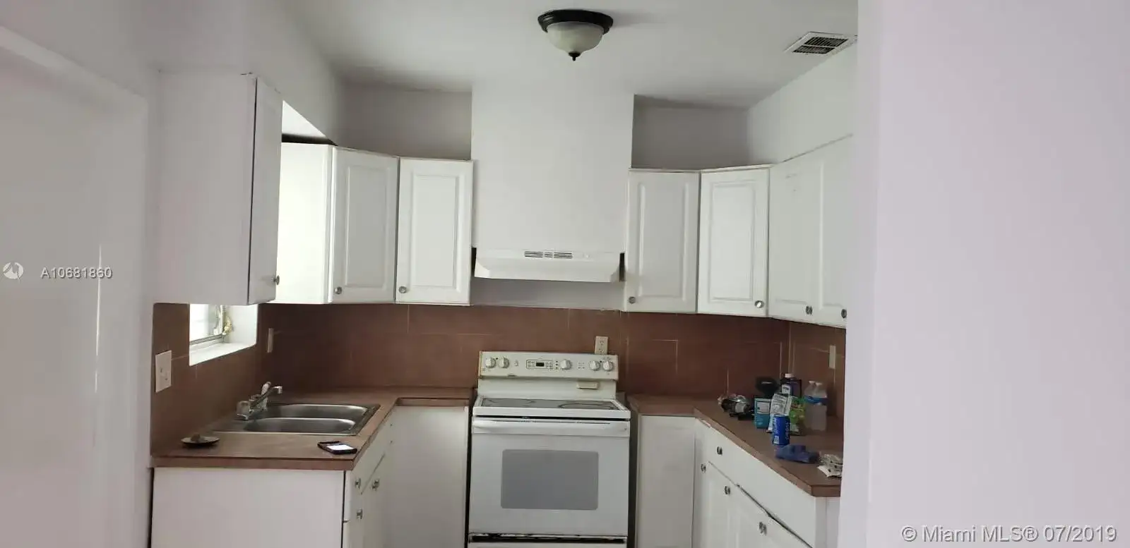 1875 NW 91st St, Miami FL 33147 photo 3