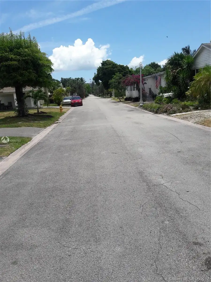 213 Florida Ave, Coral Gables FL 33133 photo 2