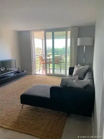 900 Saint Charles Pl # 621, Pembroke Pines FL 33026 photo 2