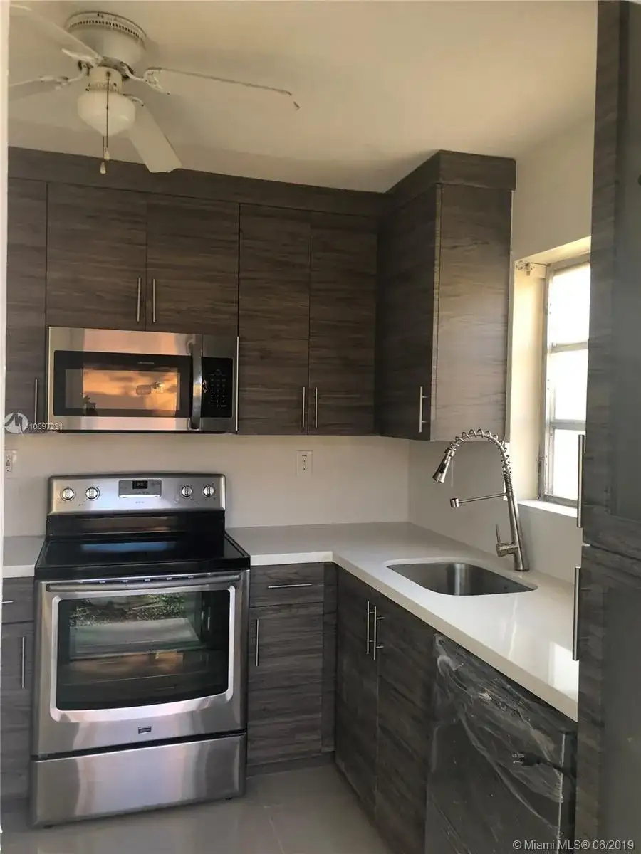 811 NW 6th Ave # 4, Pompano Beach FL 33060 photo 4