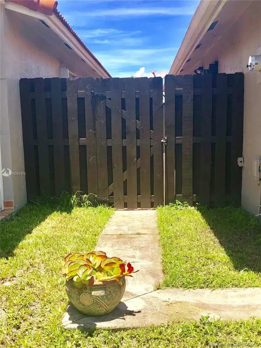 9871 NW 123rd Ter, Hialeah Gardens FL 33018 photo 5