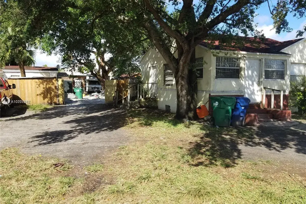 3163 NW 55th St, Miami FL 33142