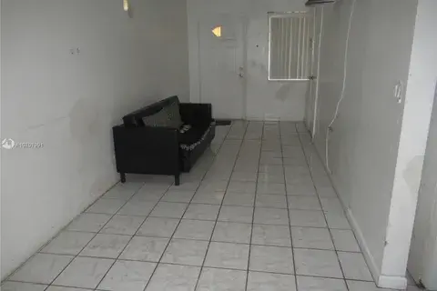 280 SW 11th Ave # 8, Hallandale Beach FL 33009