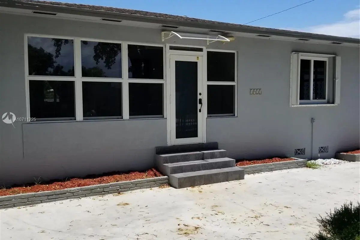 1923 Dewey St, Hollywood FL 33020