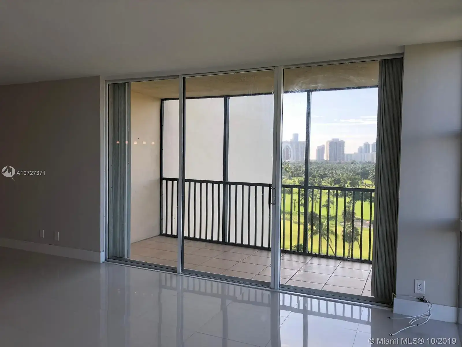 20335 W Country Club Dr # 909, Aventura FL 33180 photo 3