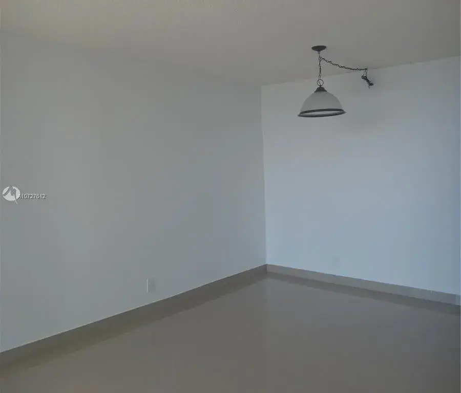 100 Bayview Dr, Sunny Isles Beach FL 33160