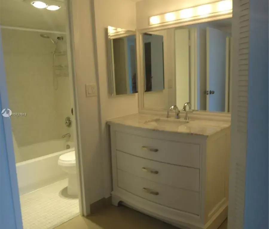 100 Bayview Dr, Sunny Isles Beach FL 33160