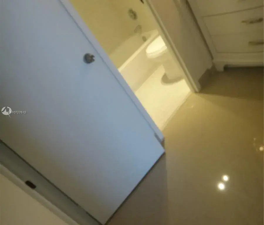 100 Bayview Dr, Sunny Isles Beach FL 33160