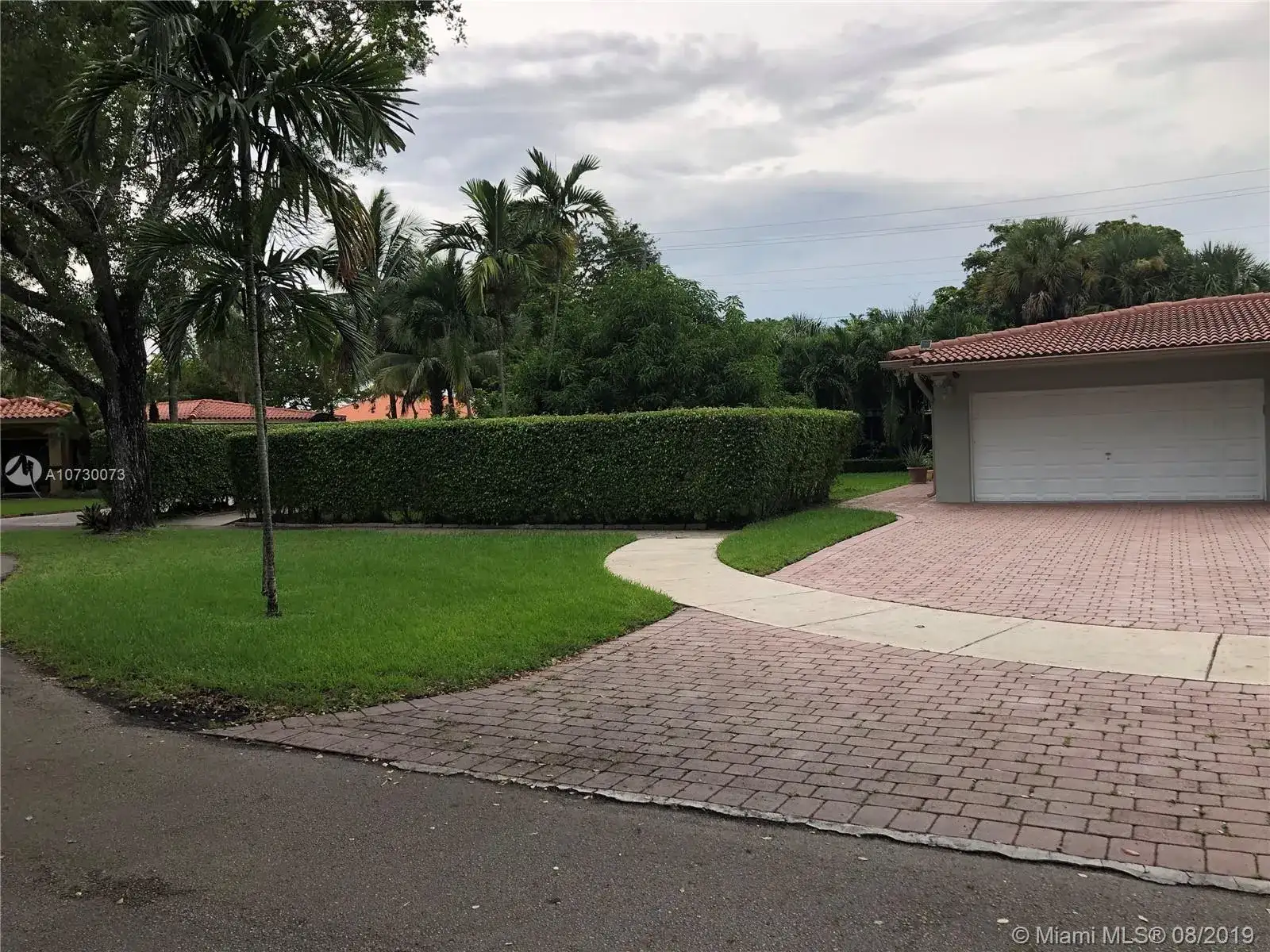 6301 Lake Geneva Rd, Miami Lakes FL 33014 photo 3