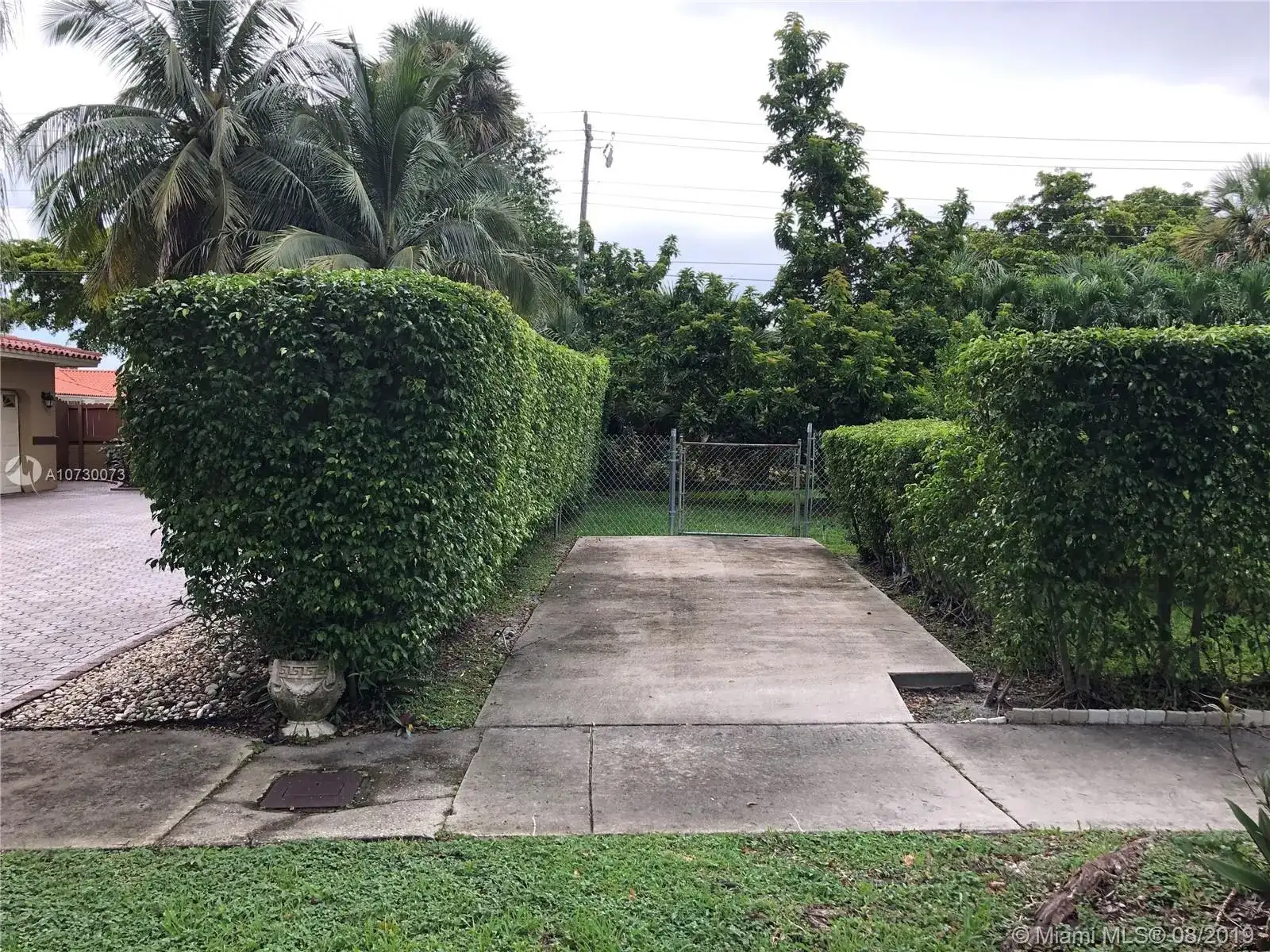 6301 Lake Geneva Rd, Miami Lakes FL 33014 photo 4