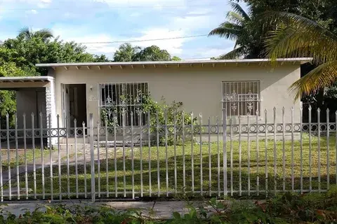 45 NW 127th St, North Miami FL 33168