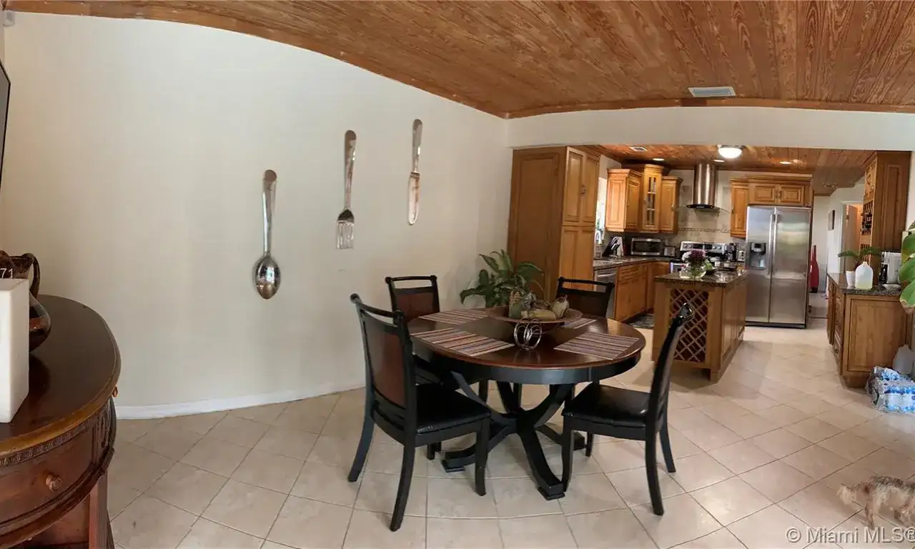 9420 SW 212th Ter, Cutler Bay FL 33189 photo 2