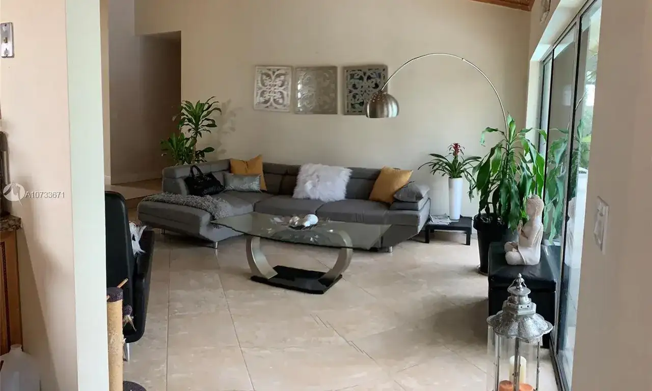 9420 SW 212th Ter, Cutler Bay FL 33189 photo 3