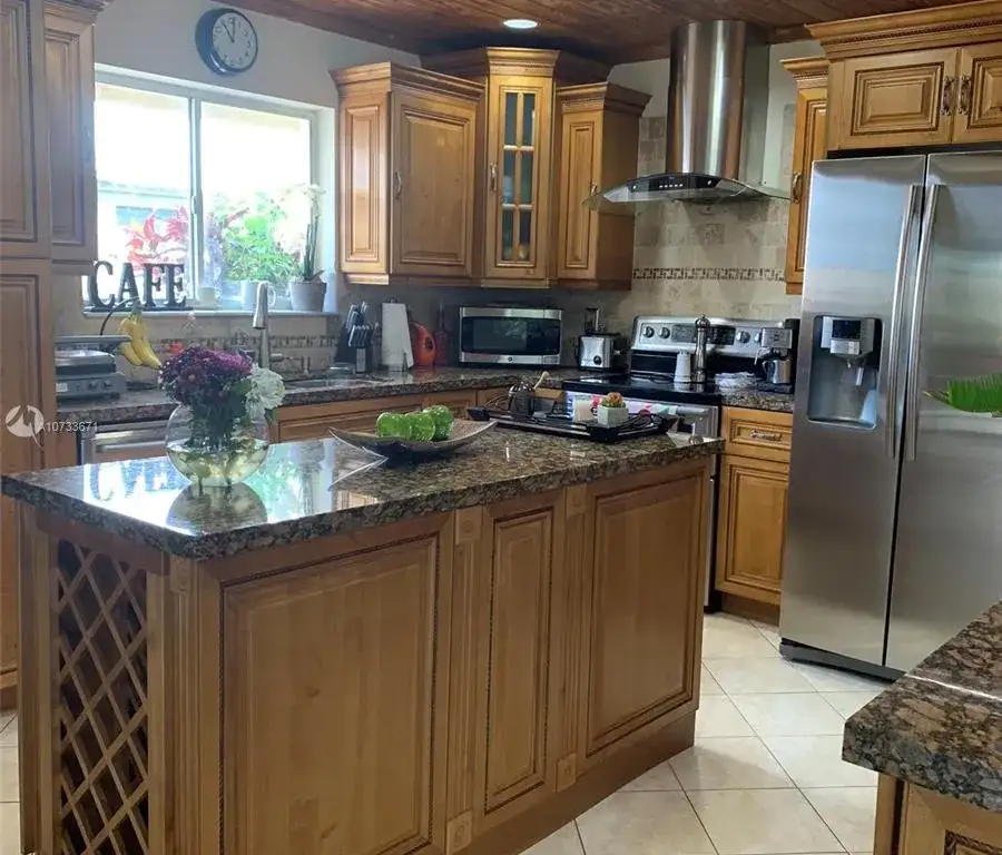 9420 SW 212th Ter, Cutler Bay FL 33189 photo 4