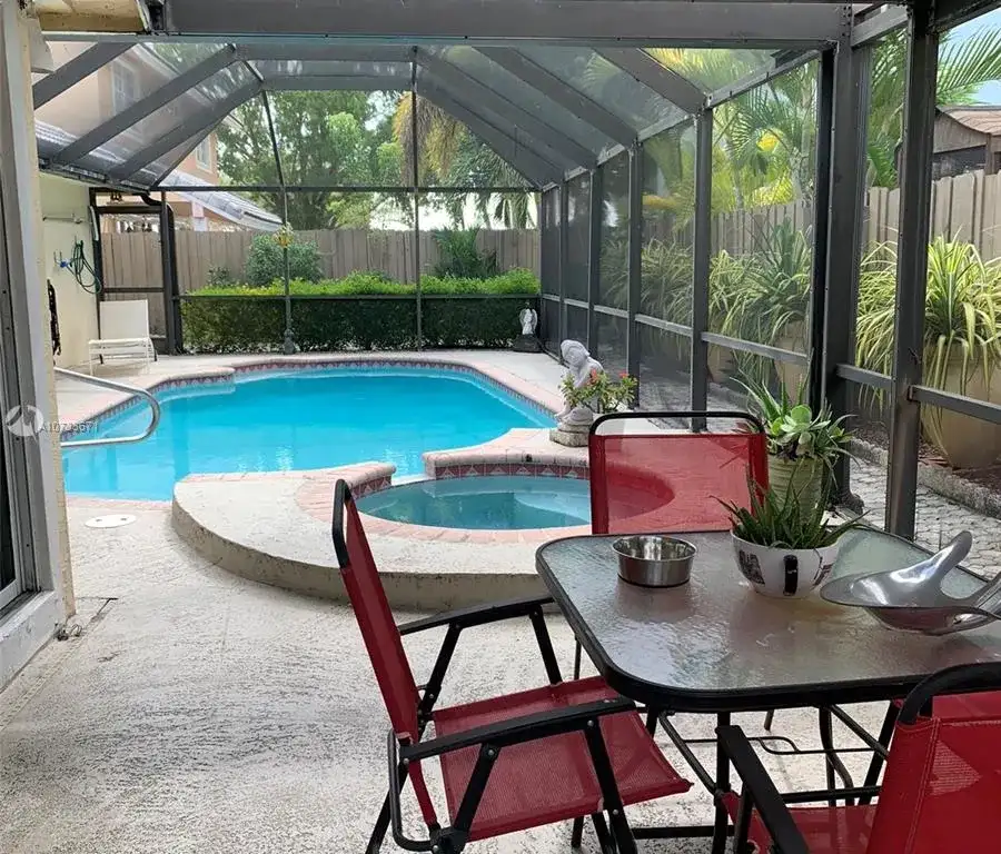 9420 SW 212th Ter, Cutler Bay FL 33189 photo 5