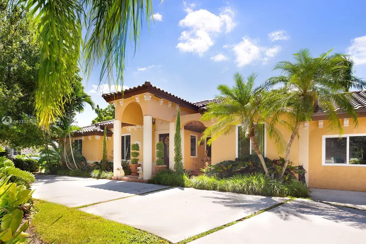 8318 SW 193rd St, Cutler Bay FL 33157