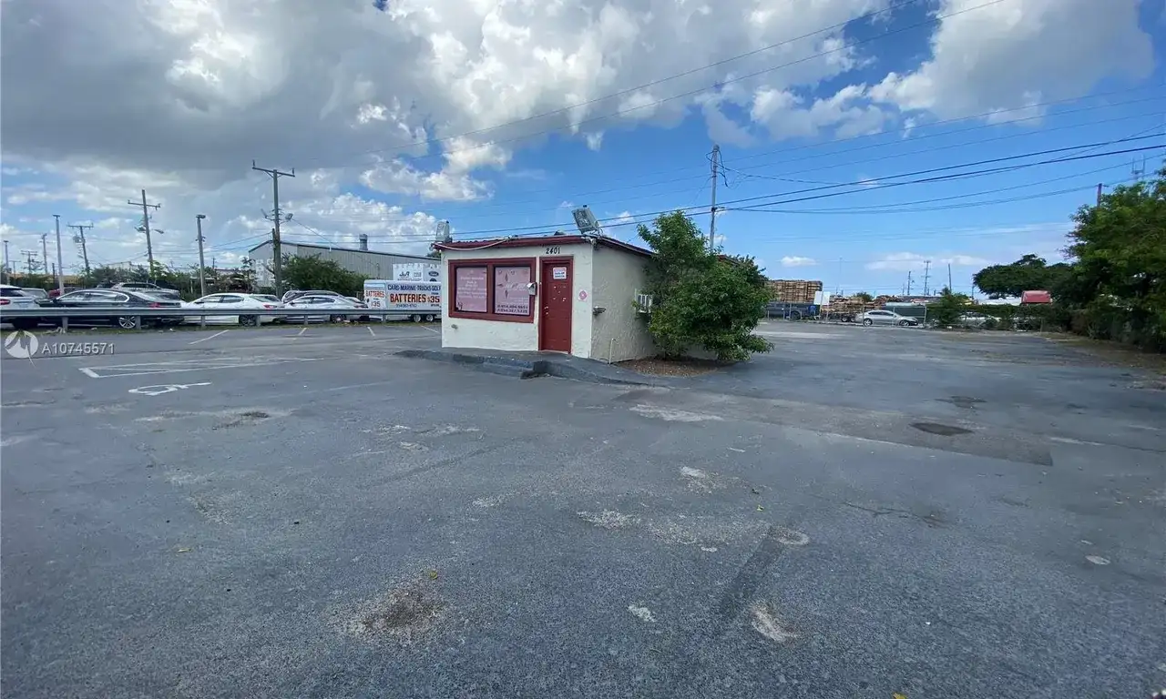 2401 S State Road 7, West Park FL 33023 photo 4