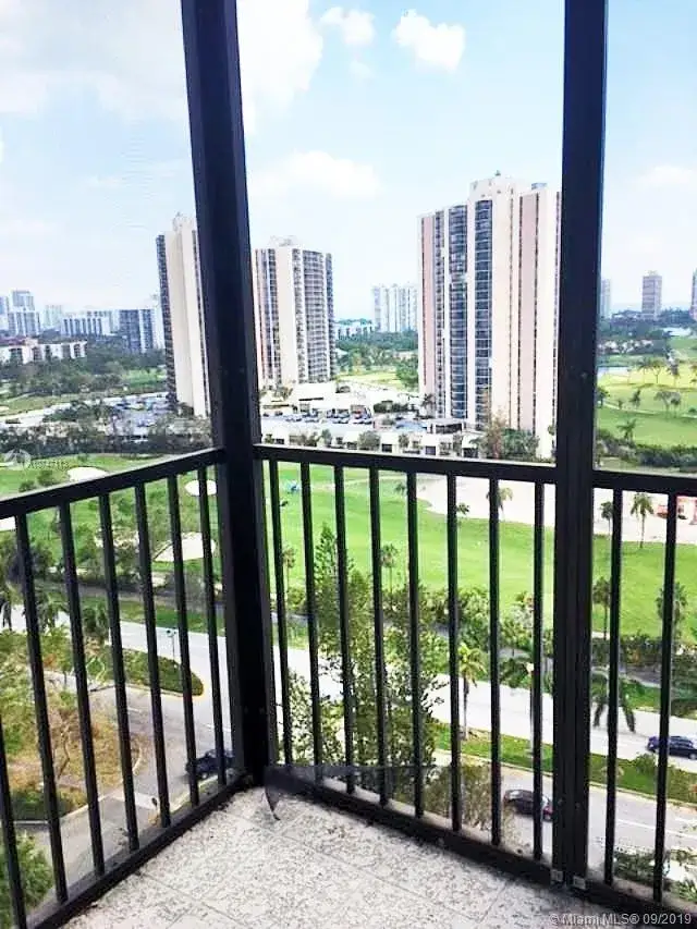20100 W Country Club Dr # 1704, Aventura FL 33180