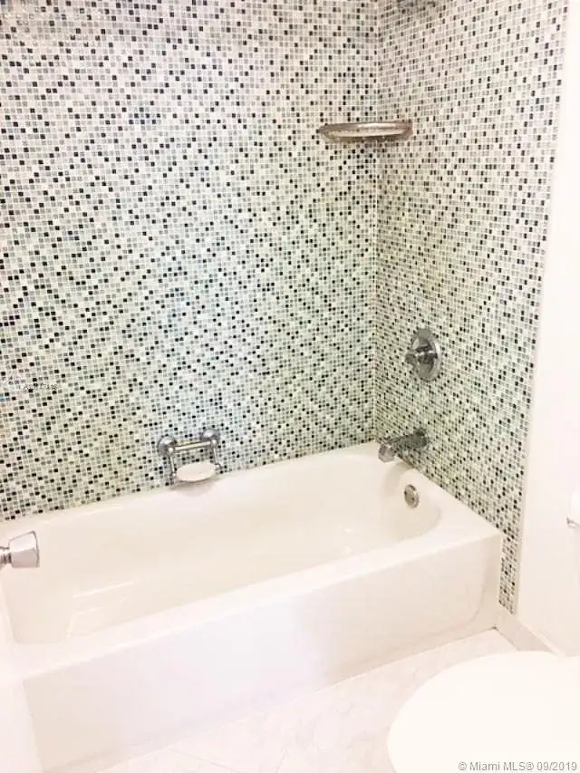 20100 W Country Club Dr # 1704, Aventura FL 33180 photo 2