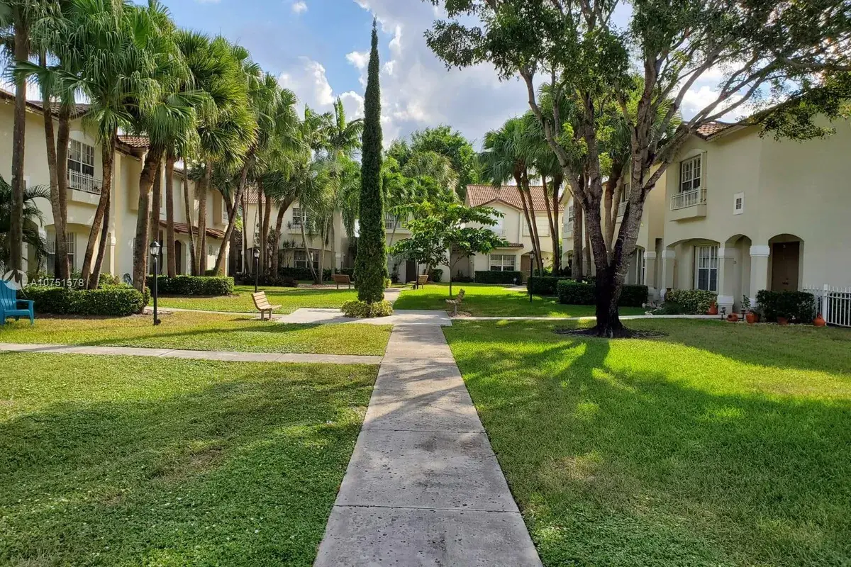 111 NW 108th Ave, Pembroke Pines FL 33026