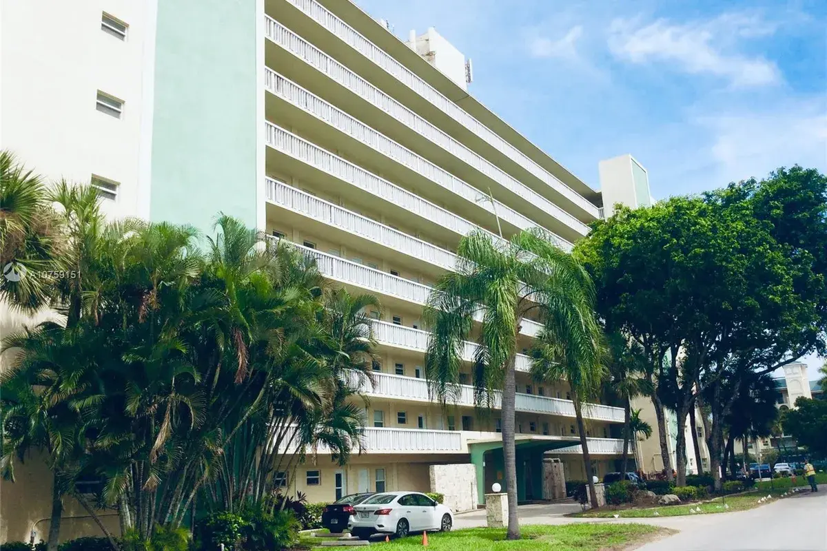 2555 NE 11th St # 102, Fort Lauderdale FL 33304