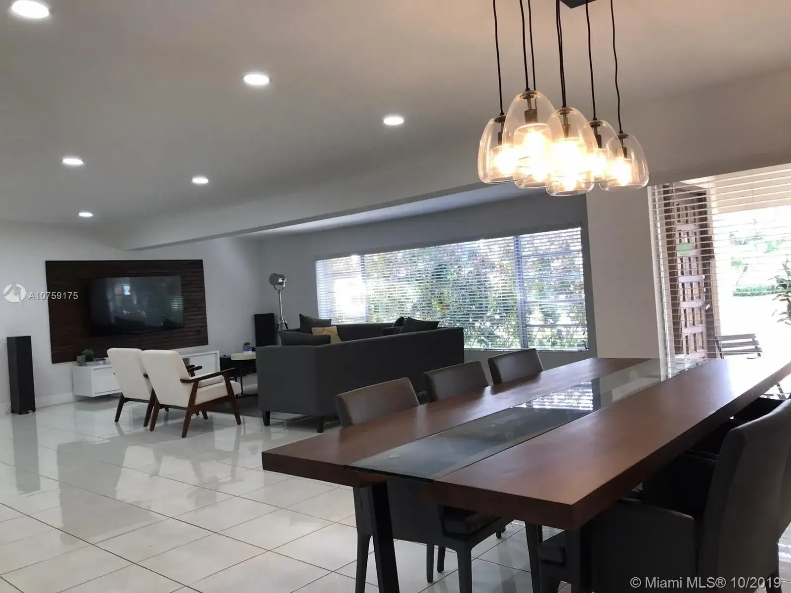 1901 NE 186th Dr, North Miami Beach FL 33179 photo 4