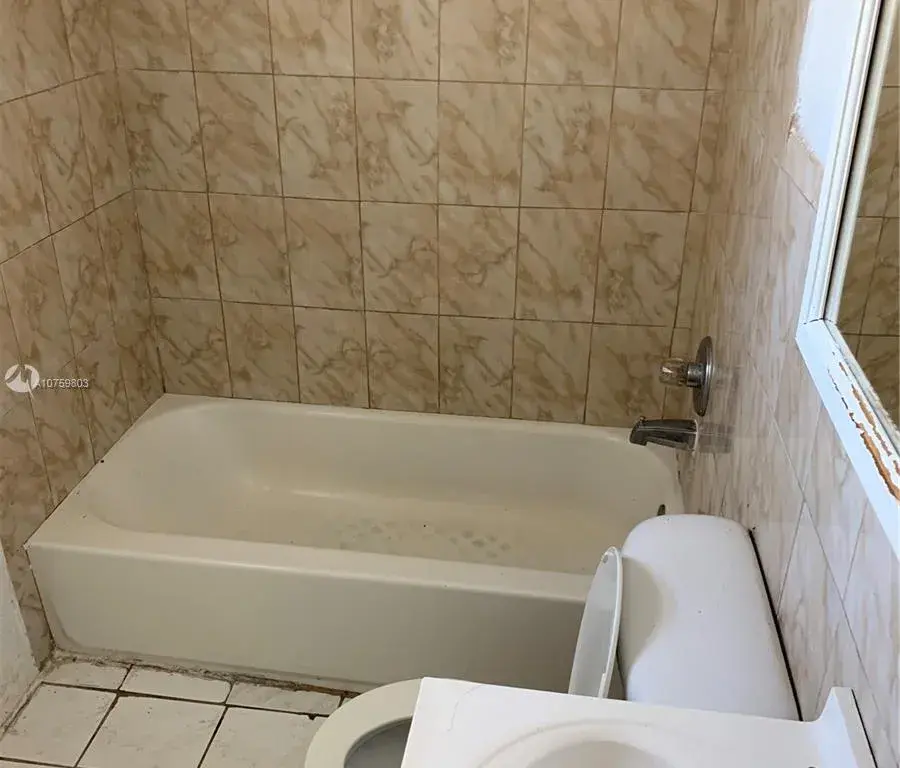38 NW 53rd St, Miami FL 33127
