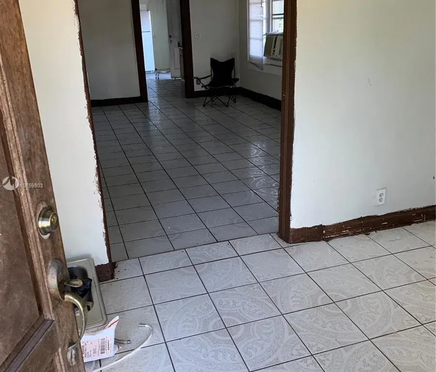 38 NW 53rd St, Miami FL 33127