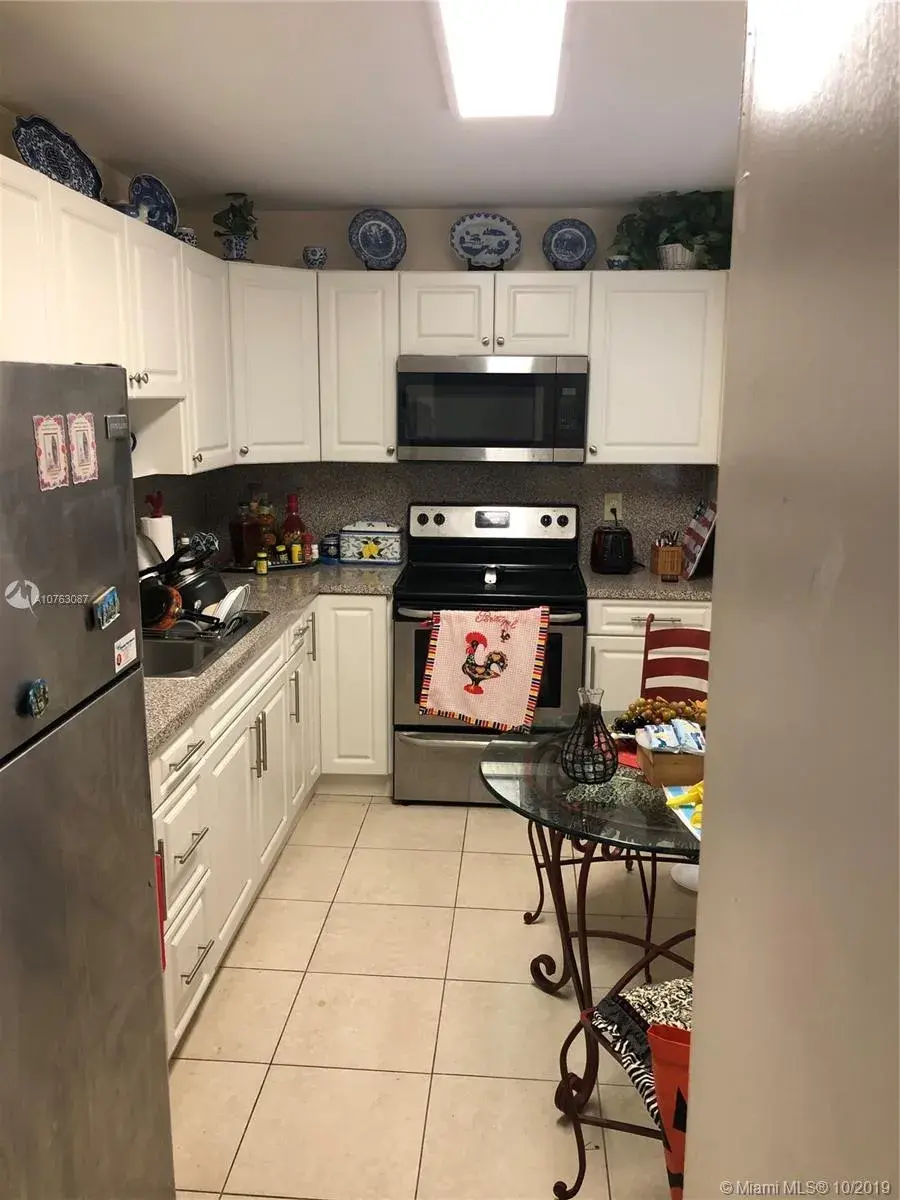 9280 Fontainebleau Blvd # 302, Miami FL 33172