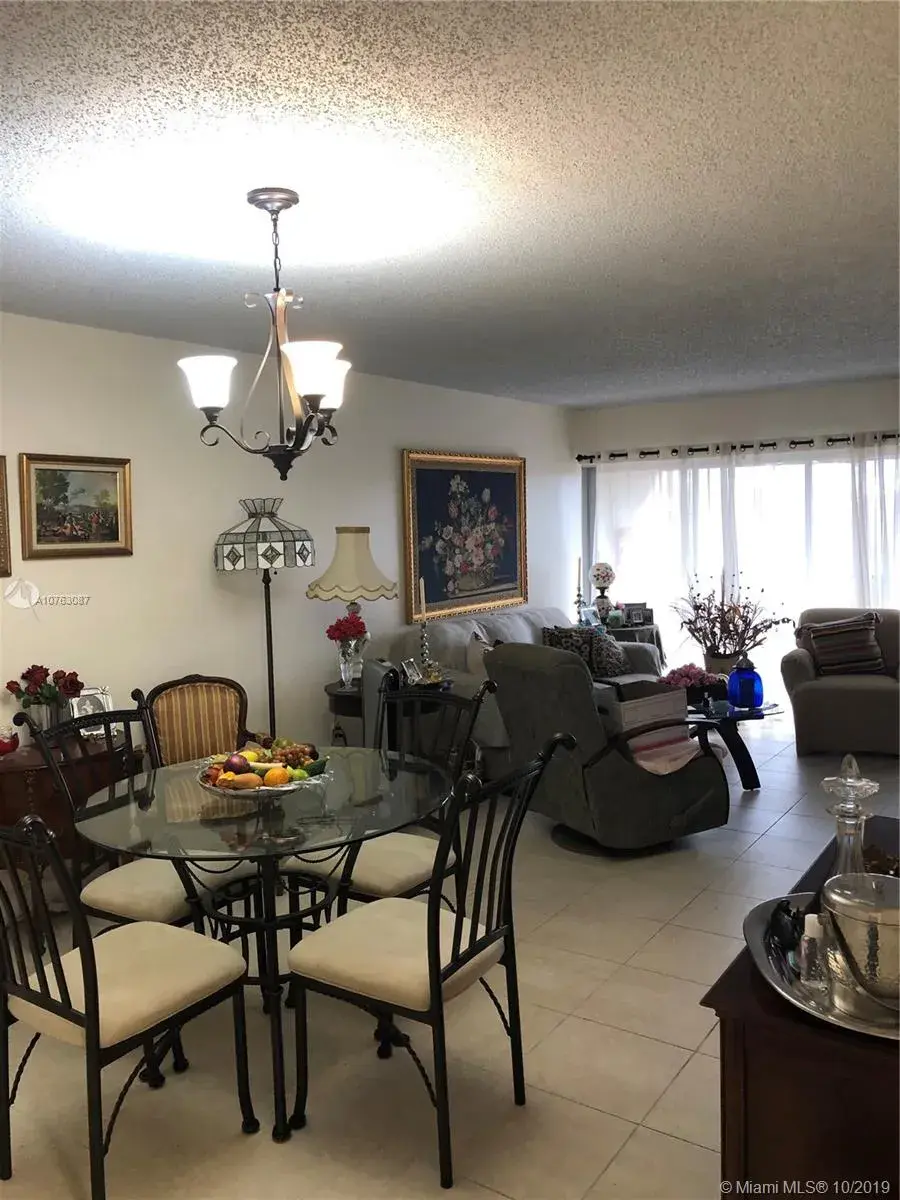 9280 Fontainebleau Blvd # 302, Miami FL 33172