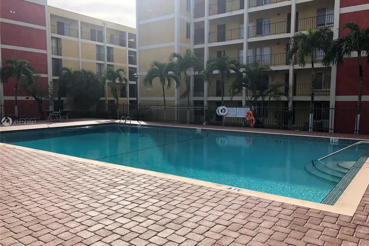 9280 Fontainebleau Blvd # 302, Miami FL 33172