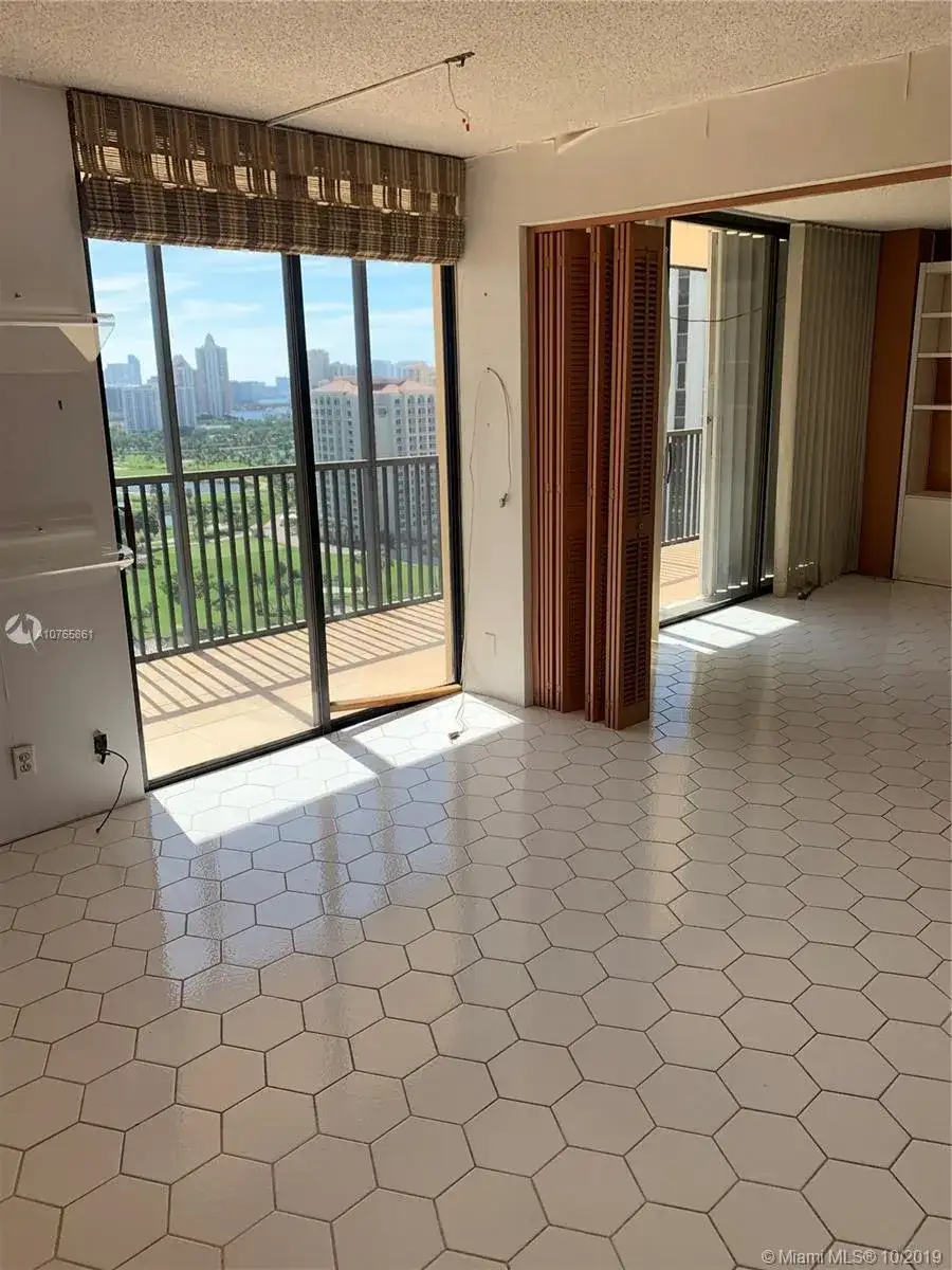 20301 W Country Club Dr # 2326, Aventura FL 33180 photo 2