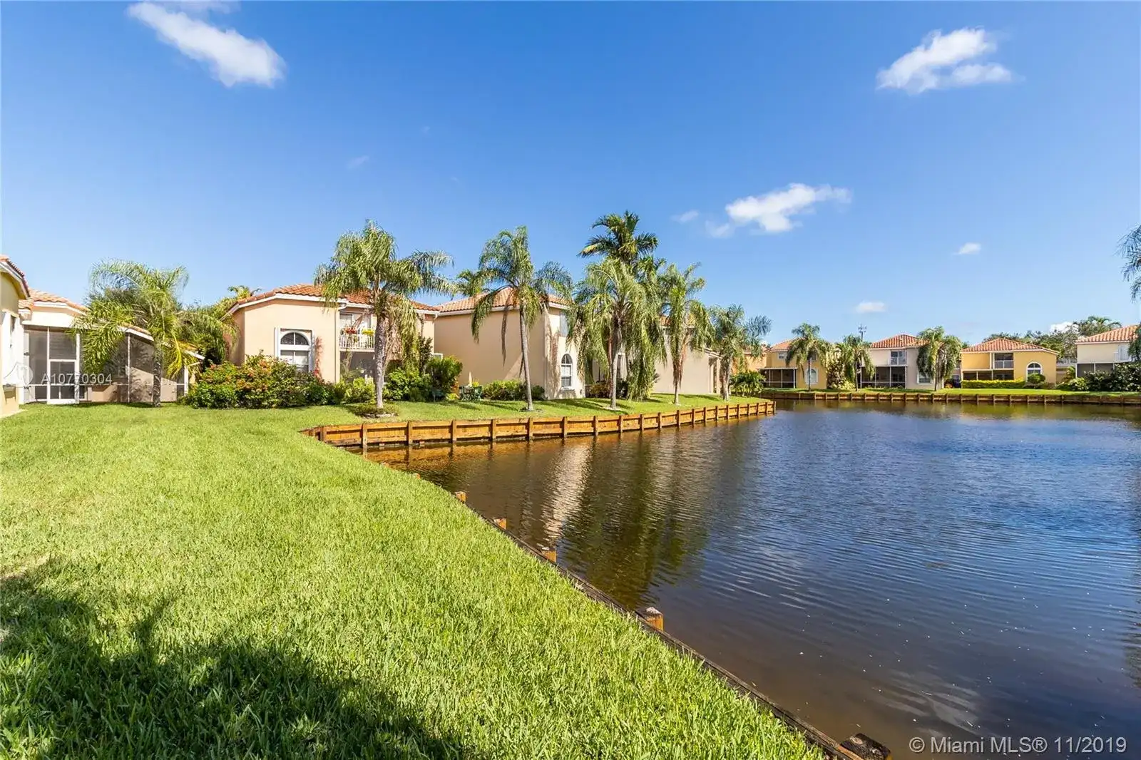 1546 E Lake Ct, Hollywood FL 33020 photo 2