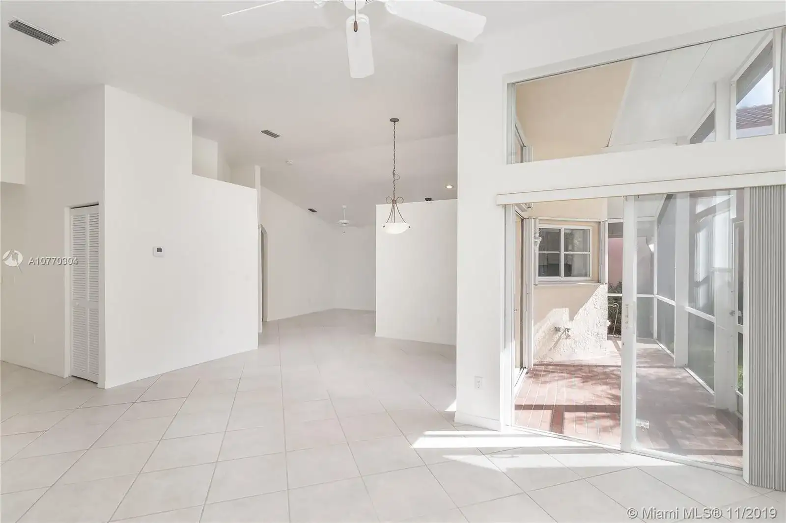1546 E Lake Ct, Hollywood FL 33020 photo 4