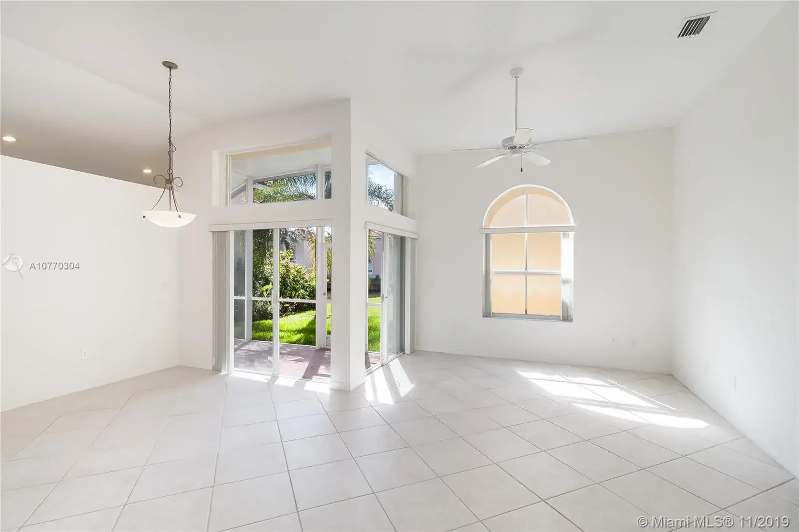 1546 E Lake Ct, Hollywood FL 33020 photo 5
