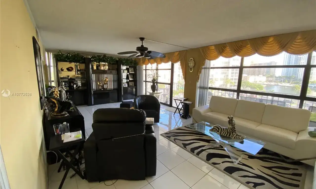 600 Parkview Dr # 510, Hallandale Beach FL 33009 photo 2