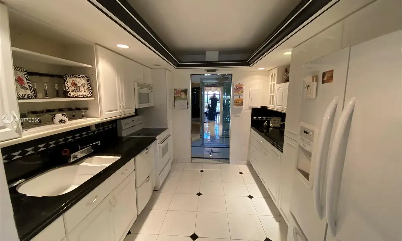 600 Parkview Dr # 510, Hallandale Beach FL 33009 photo 3
