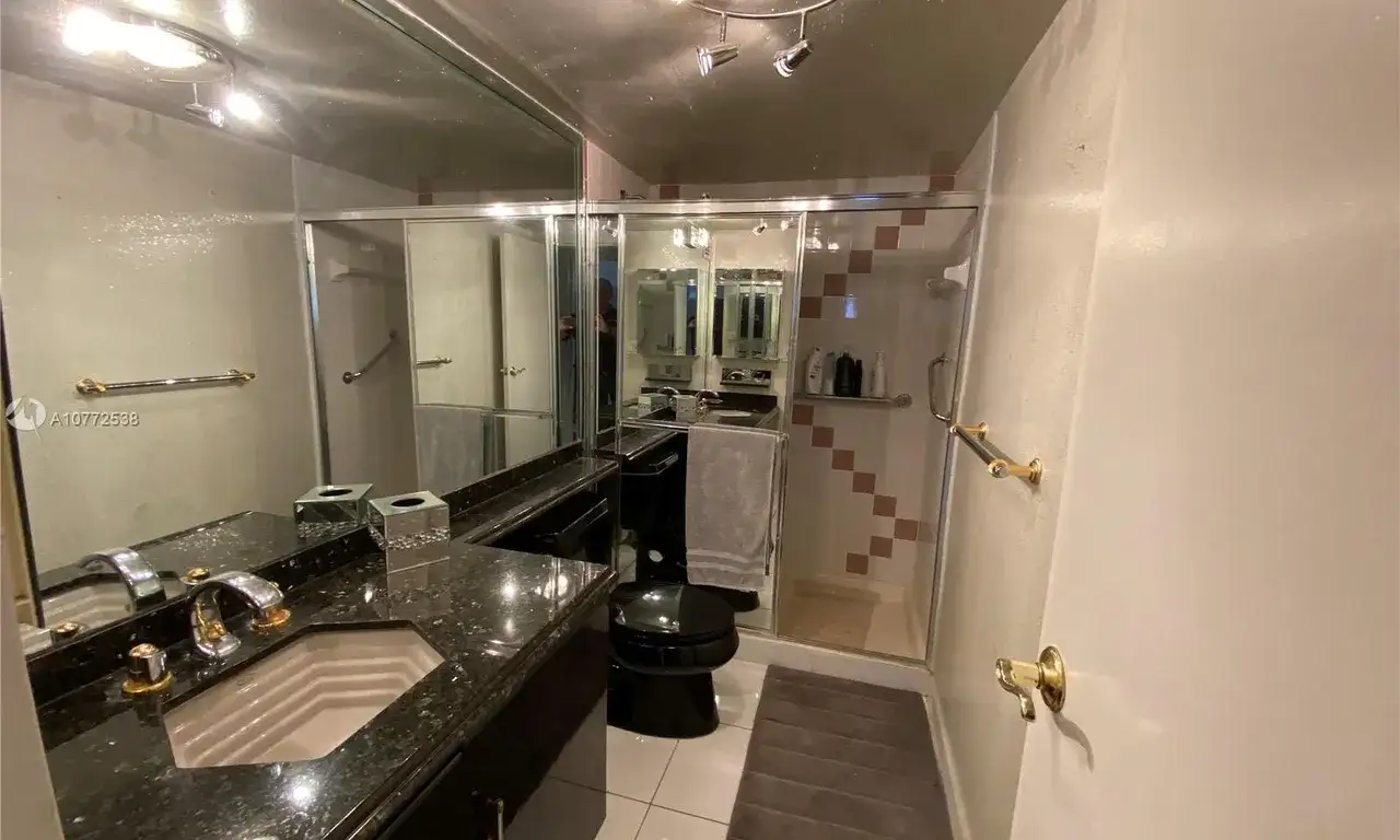 600 Parkview Dr # 510, Hallandale Beach FL 33009 photo 5