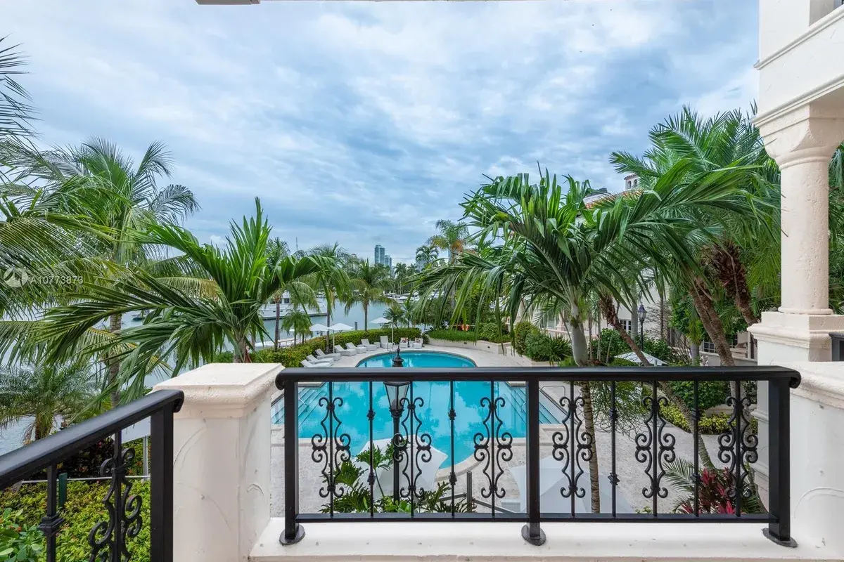 2428 Fisher Island Dr # 5208, Miami Beach FL 33109