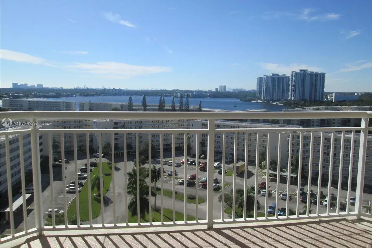 18031 Biscayne Blvd # 1204, Aventura FL 33160